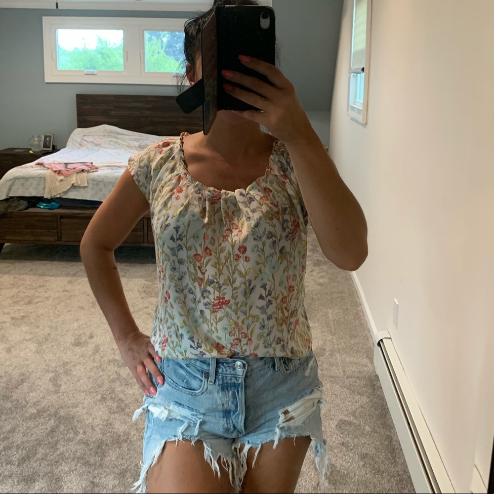 Lauren Conrad adorable floral top; Size XS